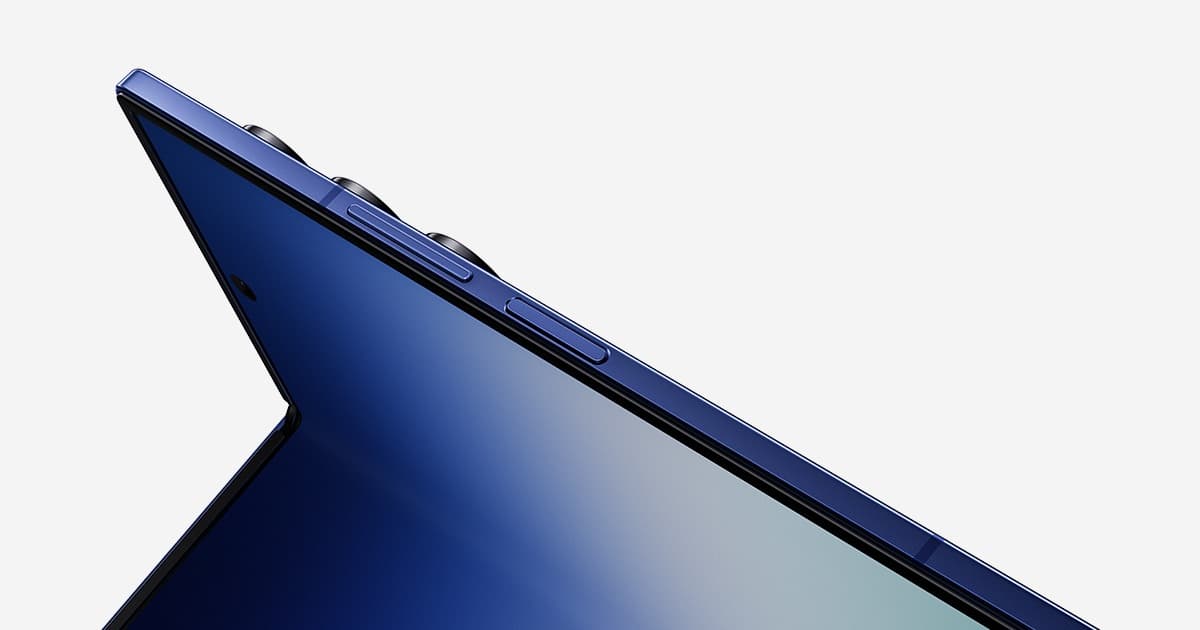 Samsung Galaxy Z Fold7 hinge and rear camera detail